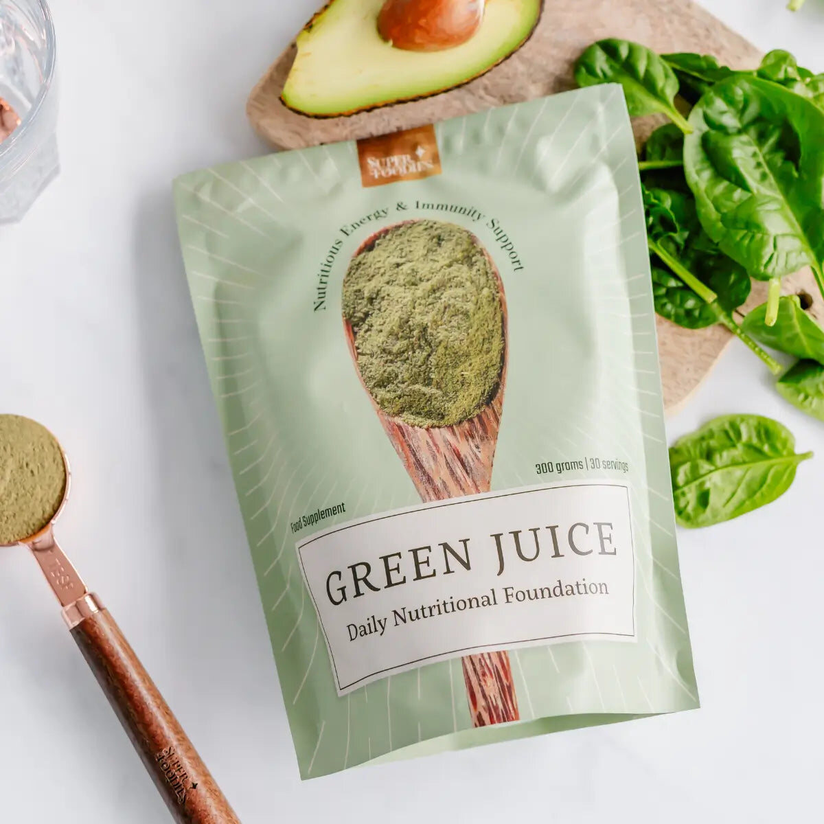 Green Juice Daily Nutritional Foundation met avocado en spinazie