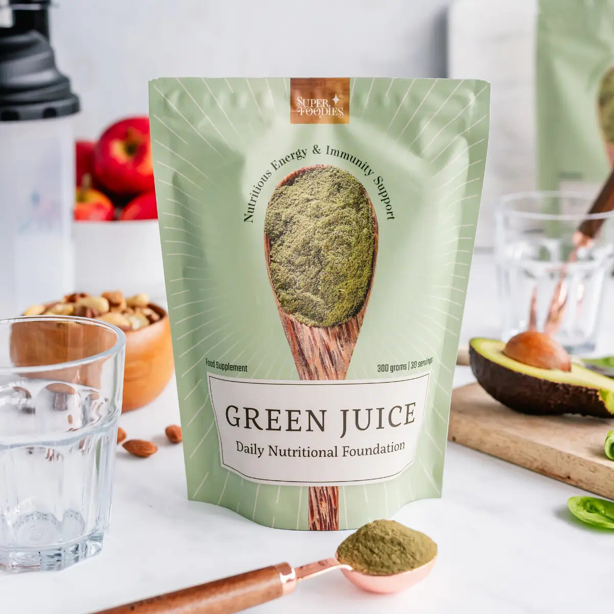 Green Juice Daily Nutritional Foundation op tafel