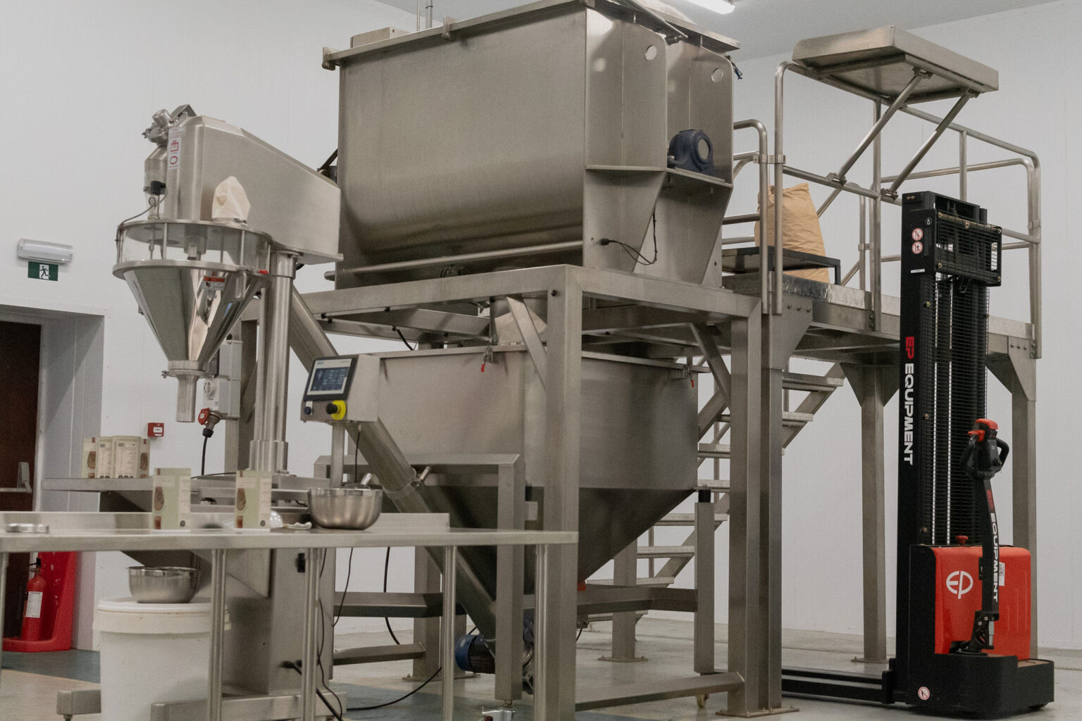 De productielijn in de Rawcreation-fabriek